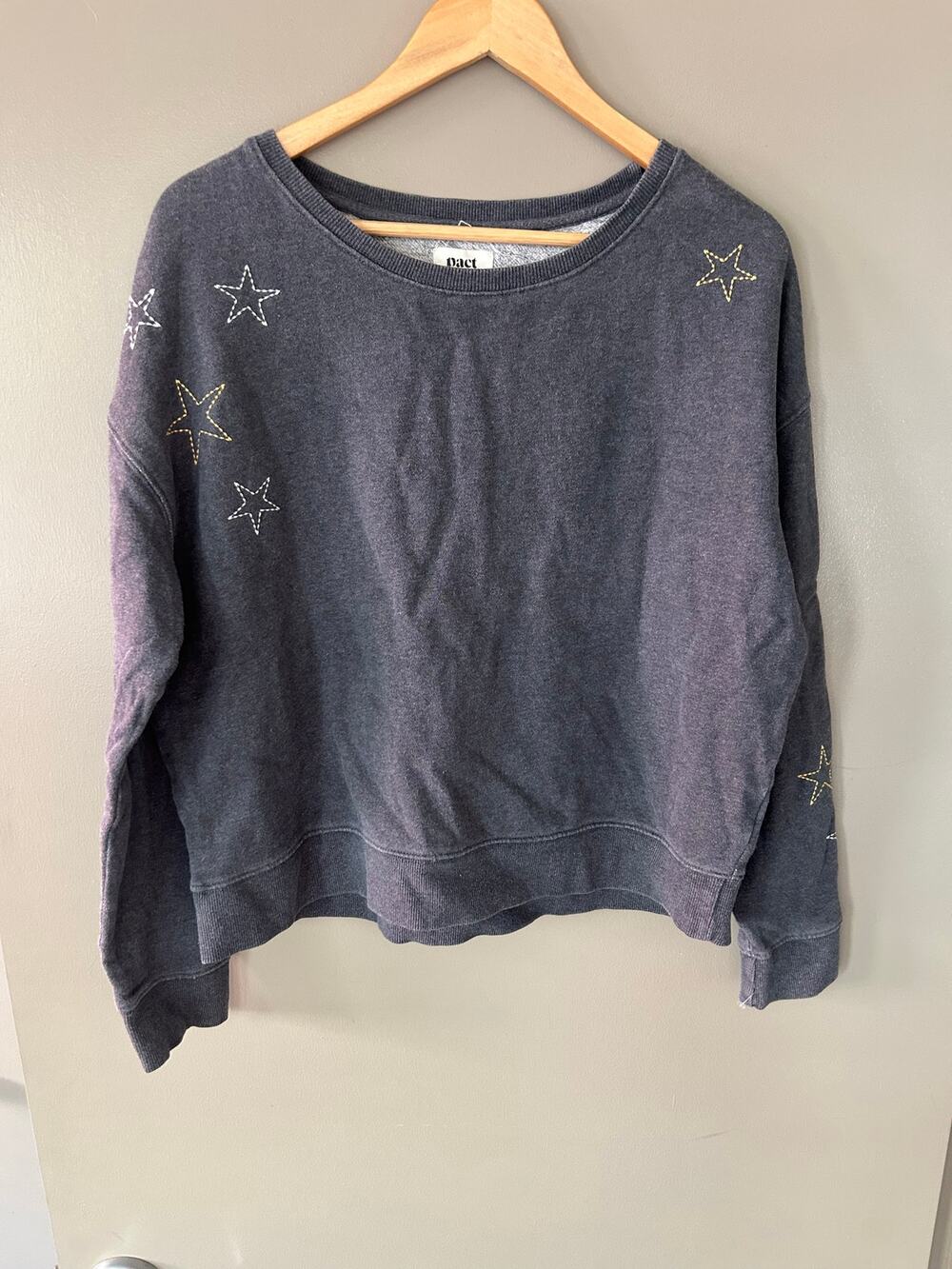 Pact Organic Cotton Embroidered Stars celestial Sweatshirt Crew Neck Charcoal